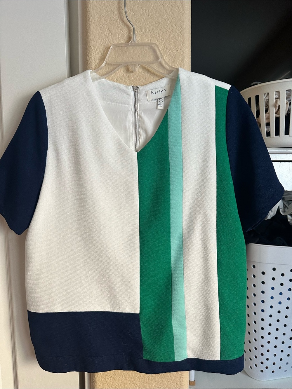 Harlyn Colorblock Short-Sleeve V-Neck Top in White, Navy & Green